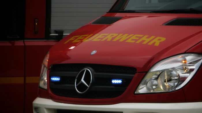 Flammendes Inferno auf der A9: Riesiger Lkw-Brand legt Autobahn bei Berlin lahm | Regional